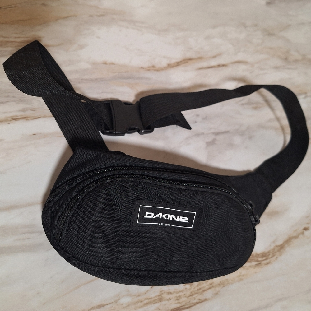 Dakine Unisex Black Belt Bag | Compact & Functional Fanny Pack